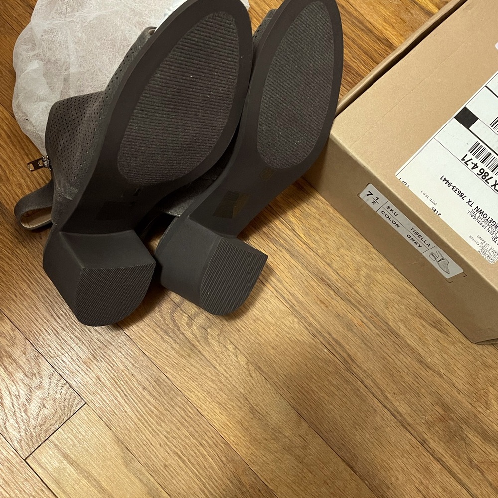 Journee Collection Open Toe Heel - Picture 3 of 3